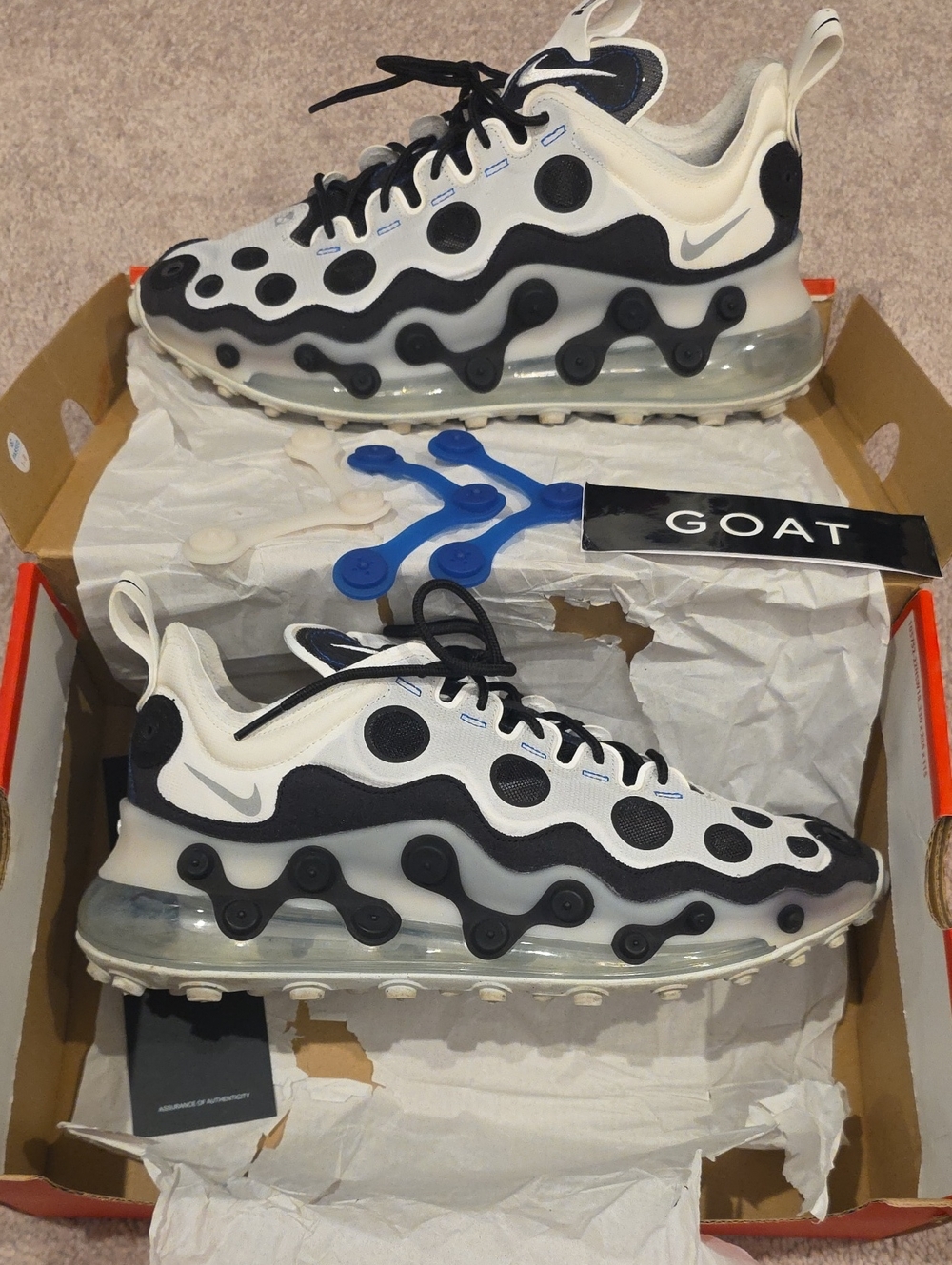 Nike Men’s Black and White Wave-Pattern Air Bubble Sneakers